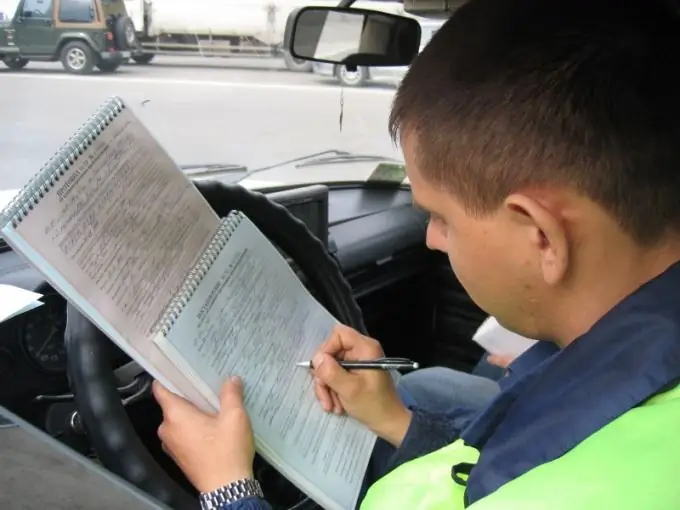 Hur man tar reda på om det finns böter i trafikpolisen