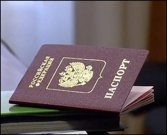 Cómo cambiar su pasaporte a los 20