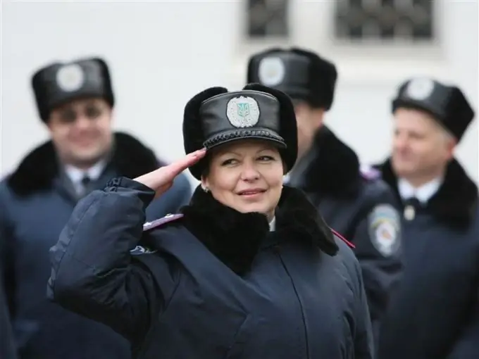 Si të bashkoheni me policinë në Ukrainë