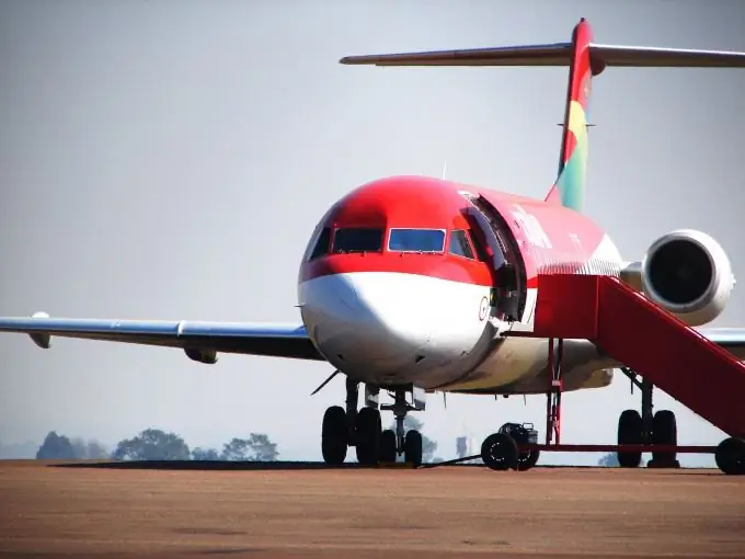 Si të gjeni një punë në aeroport